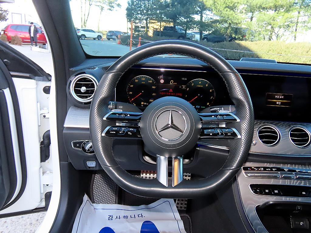 Mercedes Benz E class - Vista 8