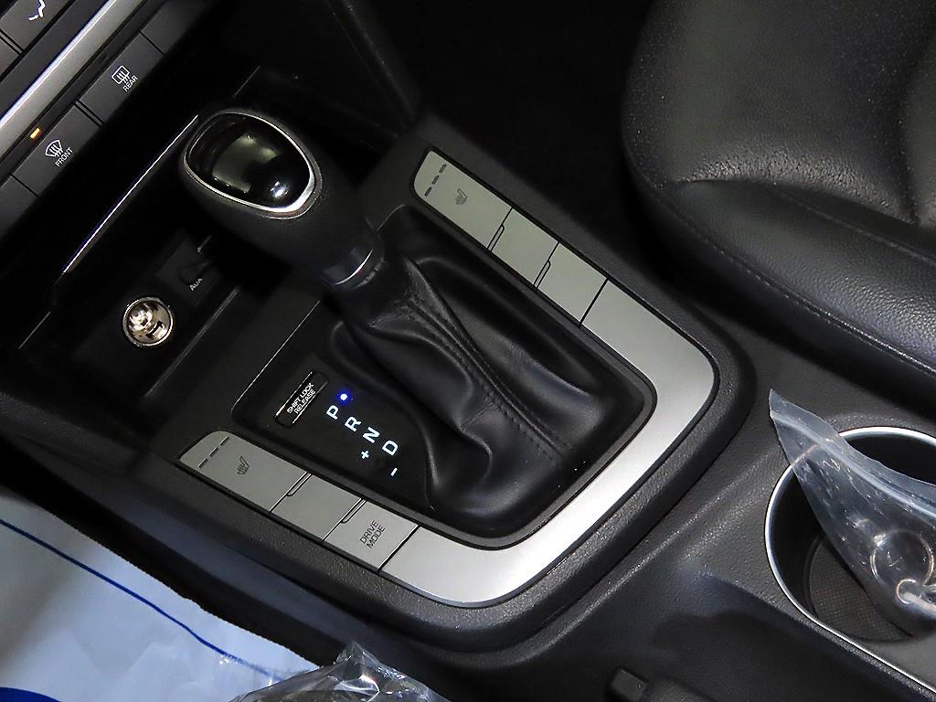 HYUNDAI Avante - Vista 12