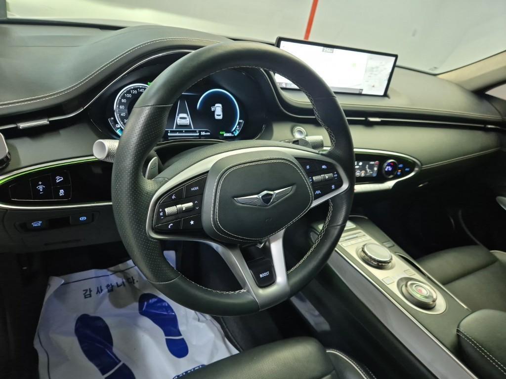 Genesis GV70 - Vista 8