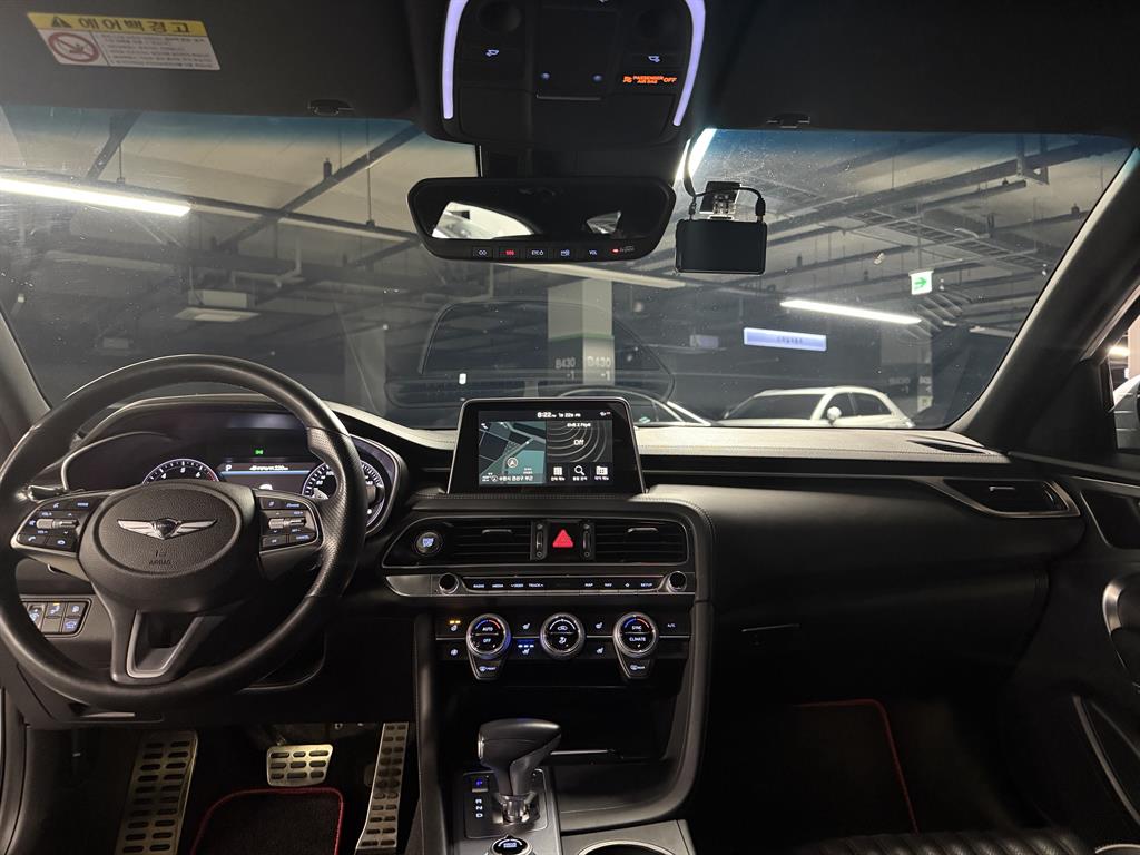 Genesis G70 - Vista 9