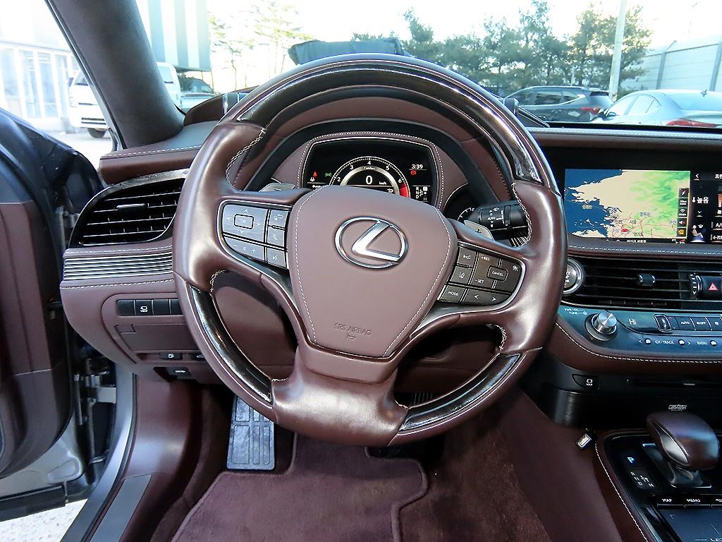 Lexus LS - Vista 8
