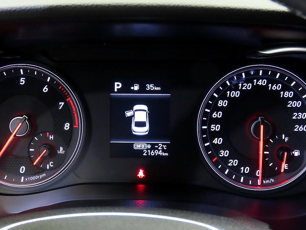 Genesis G70 - Vista 9