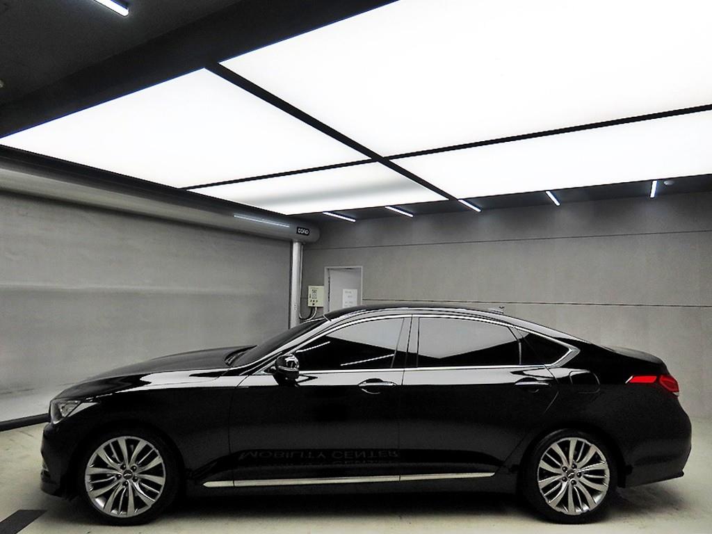 HYUNDAI Genesis - Vista 4