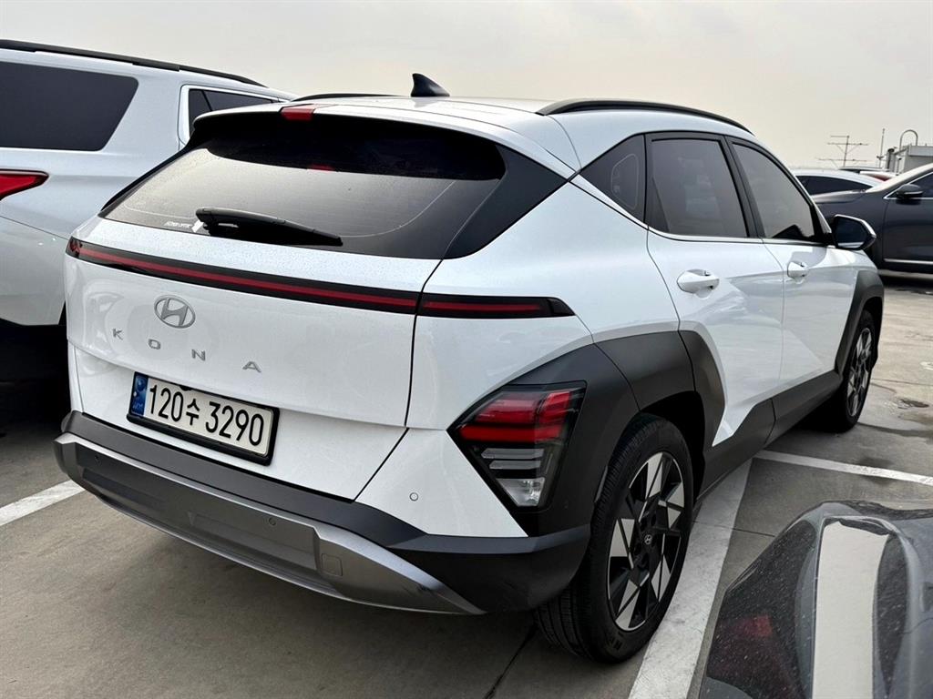HYUNDAI Kona - Vista 4