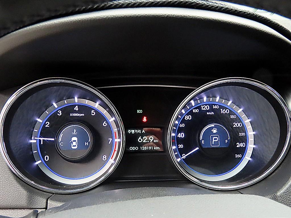 HYUNDAI Sonata - Vista 8