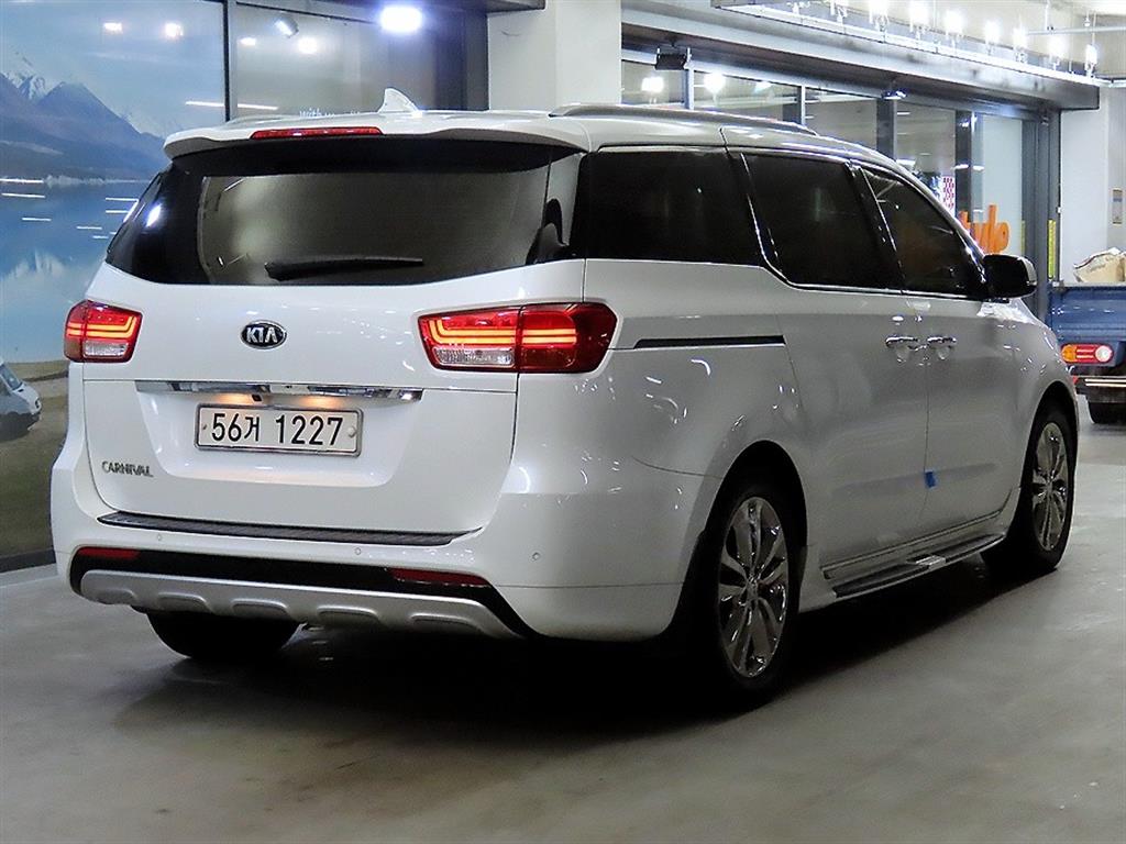 KIA Carnival - Vista 4