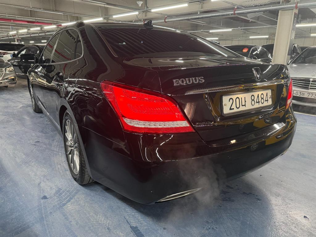 HYUNDAI Equus - Vista 4