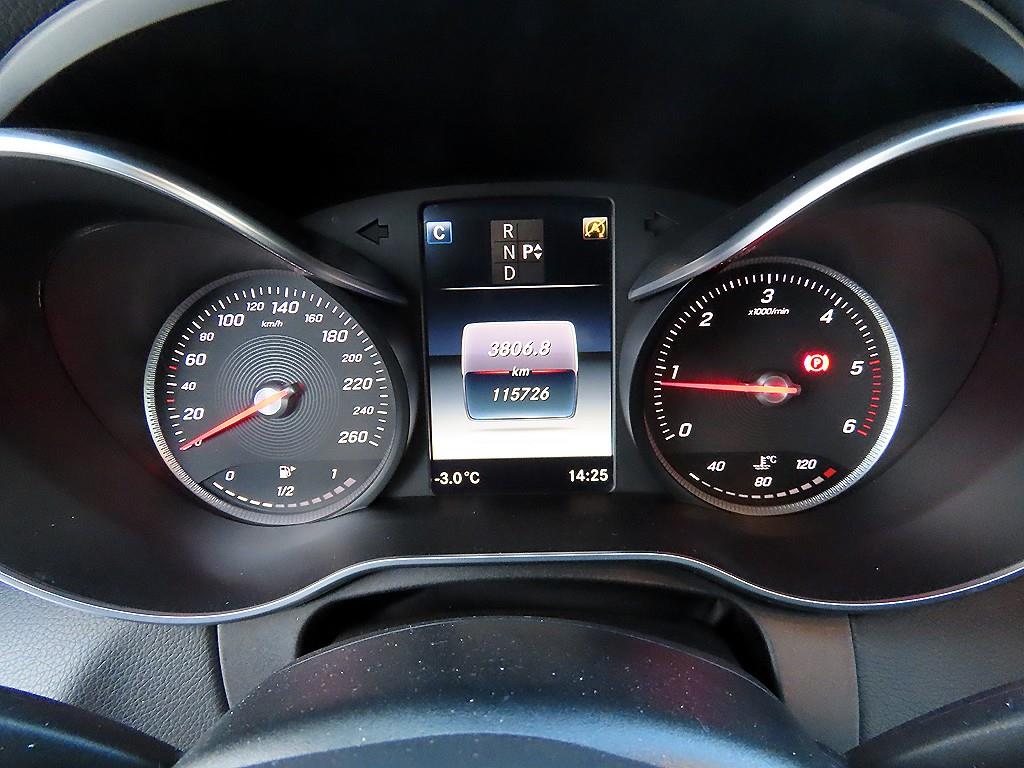 Mercedes Benz C Class - Vista 9