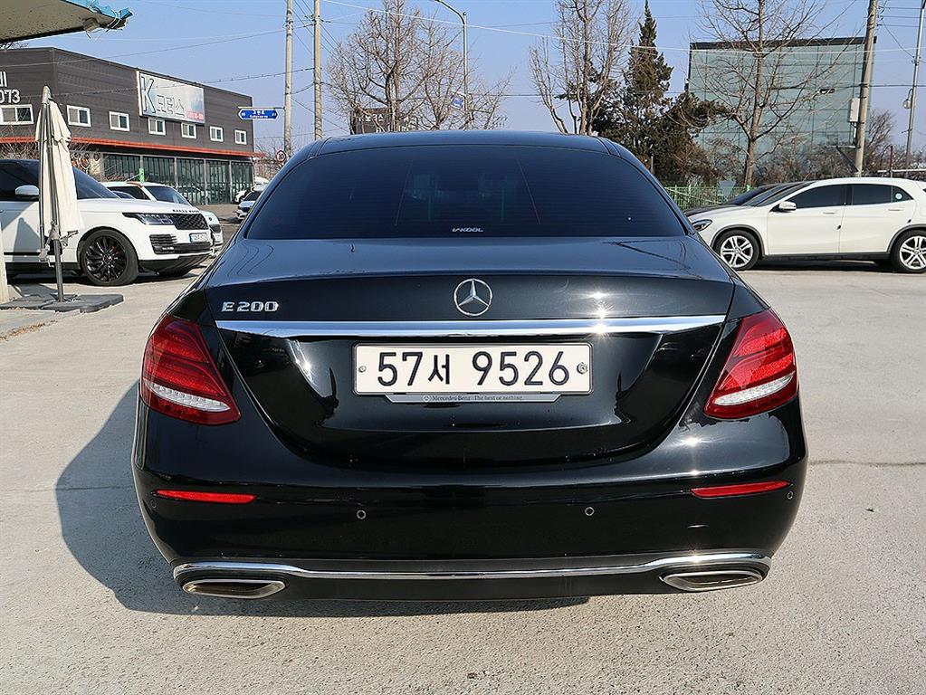 Mercedes Benz E class - Vista 4