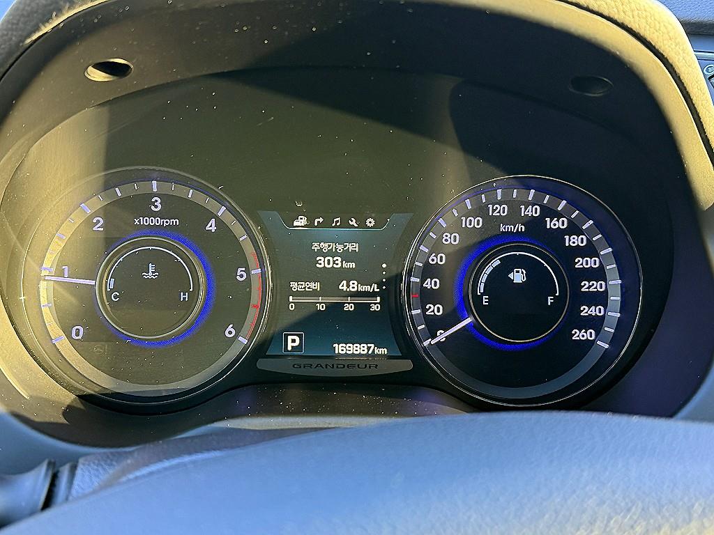 HYUNDAI Grandeur - Vista 9