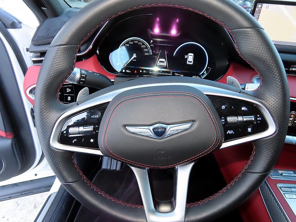 Genesis GV70 - Vista 8