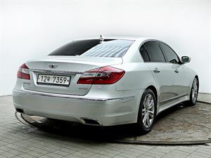 HYUNDAI Genesis - Vista 8
