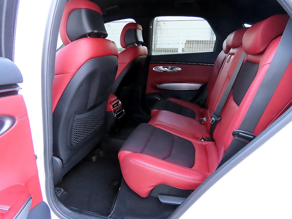 Genesis GV70 - Vista 6