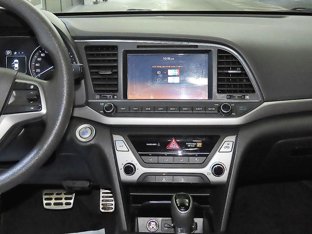 HYUNDAI Avante - Vista 11