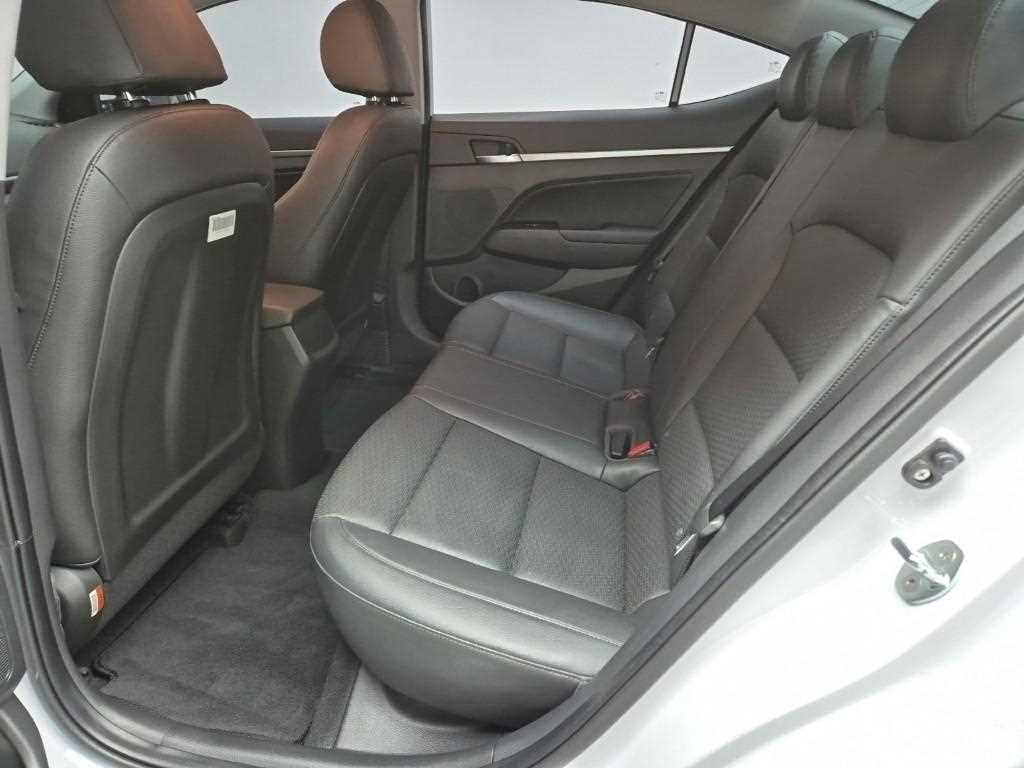 HYUNDAI Avante - Vista 12