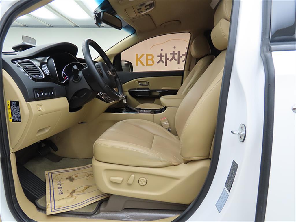 KIA Carnival - Vista 5