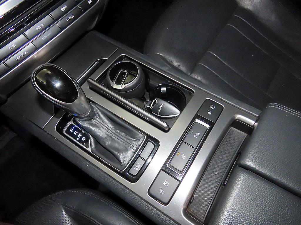 HYUNDAI Genesis - Vista 12