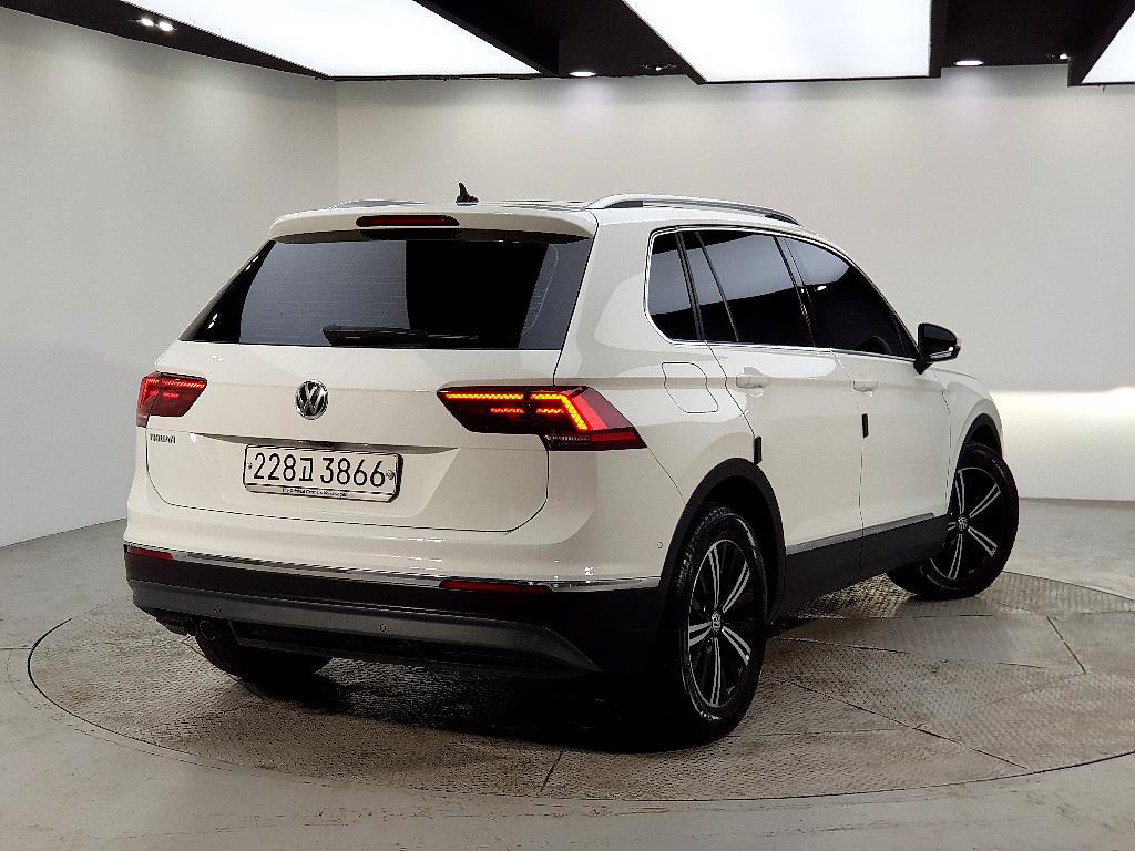 Volkswagen Tiguan - Vista 4