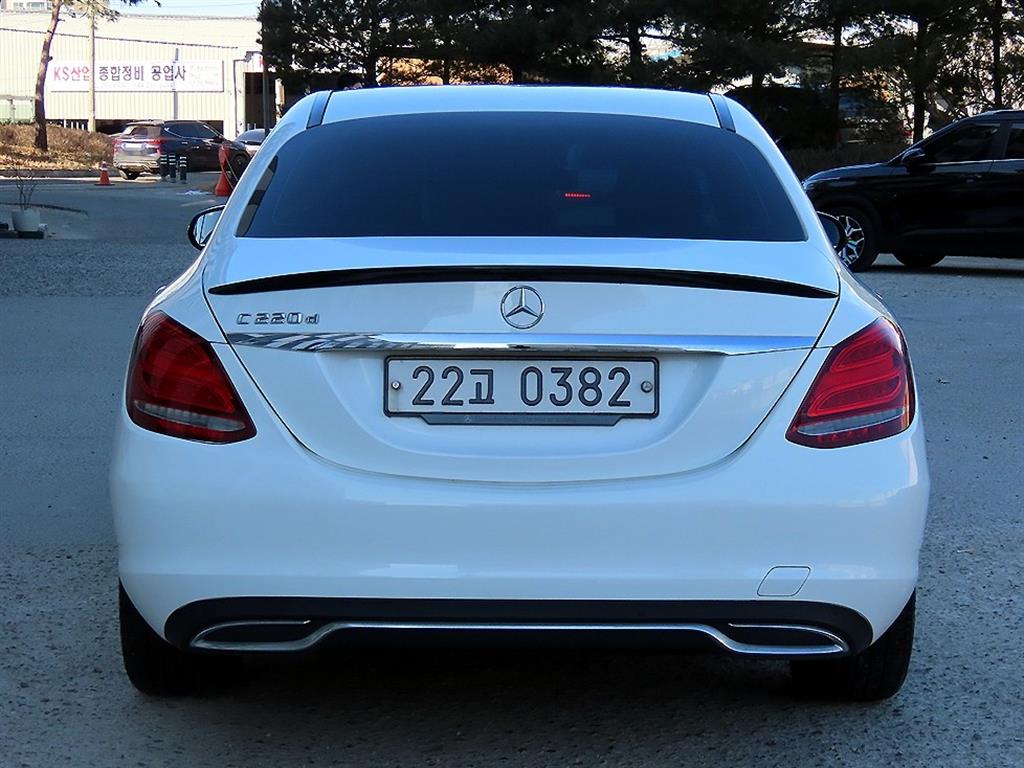 Mercedes Benz C Class - Vista 4