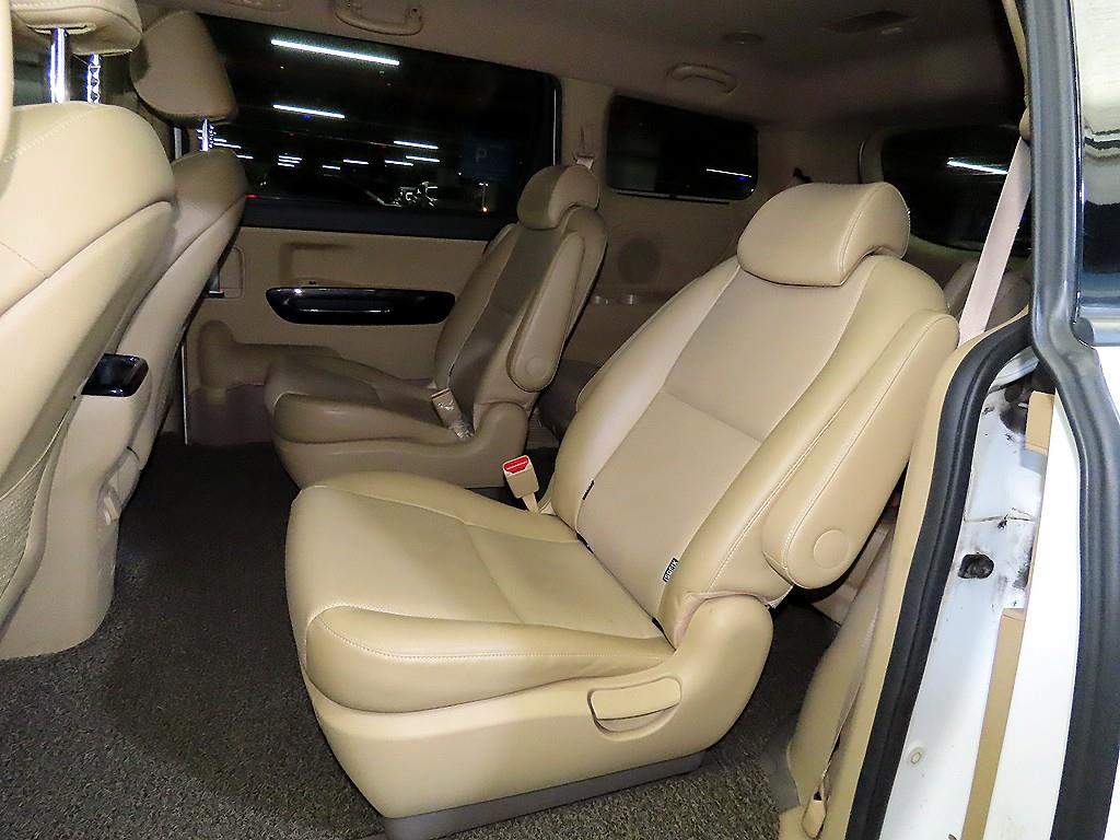 KIA Carnival - Vista 7