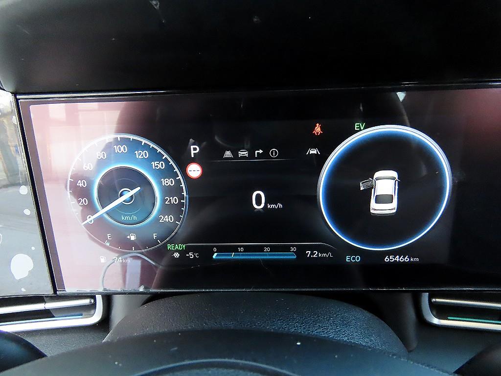 HYUNDAI Avante - Vista 9