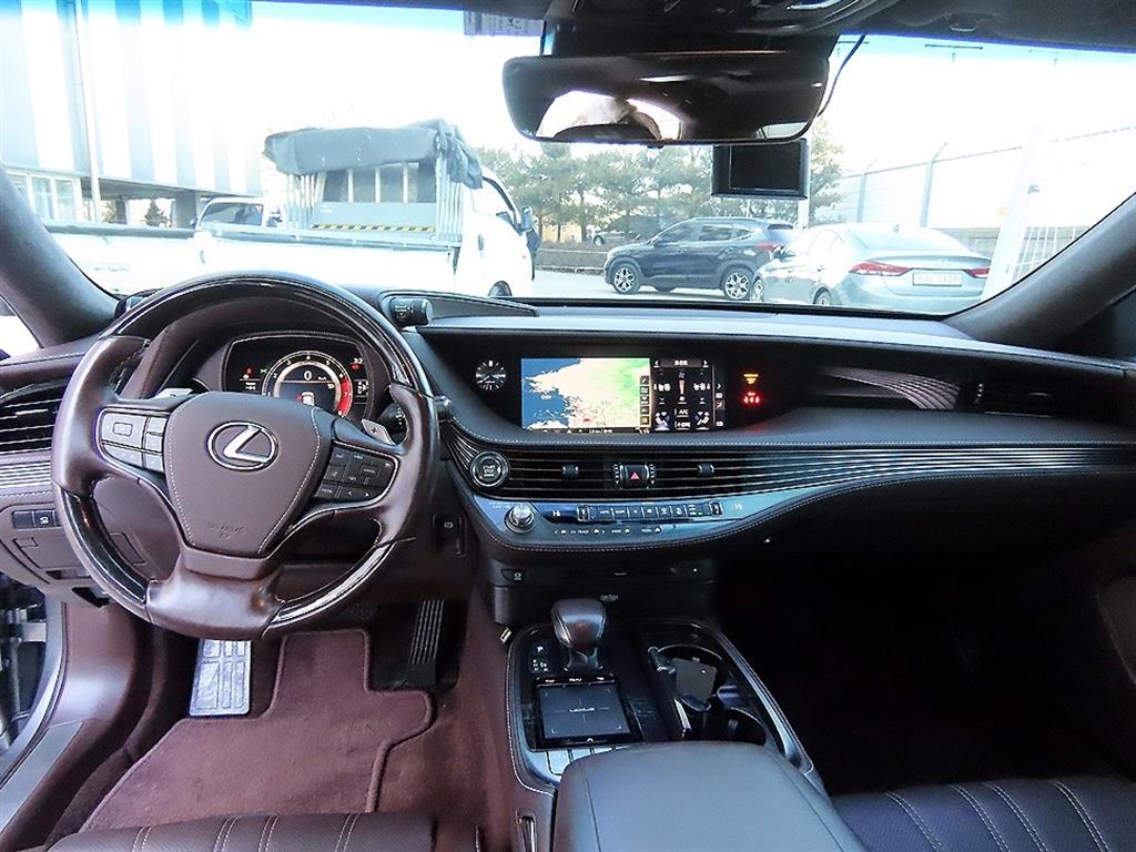 Lexus LS - Vista 7