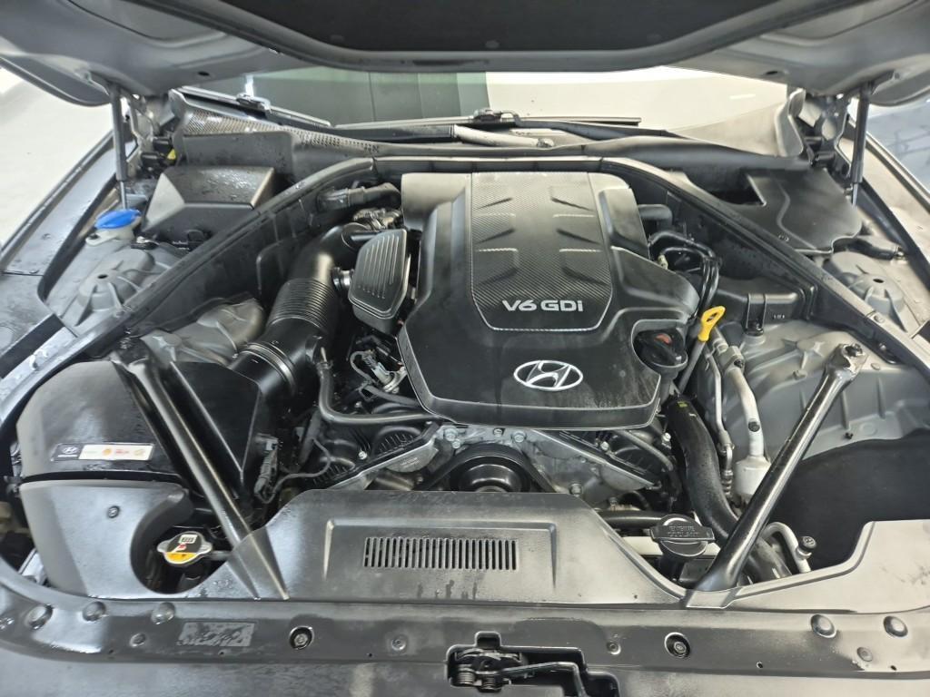 HYUNDAI Genesis - Vista 5