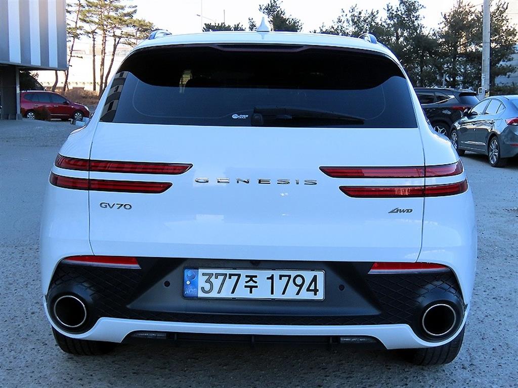 Genesis GV70 - Vista 4