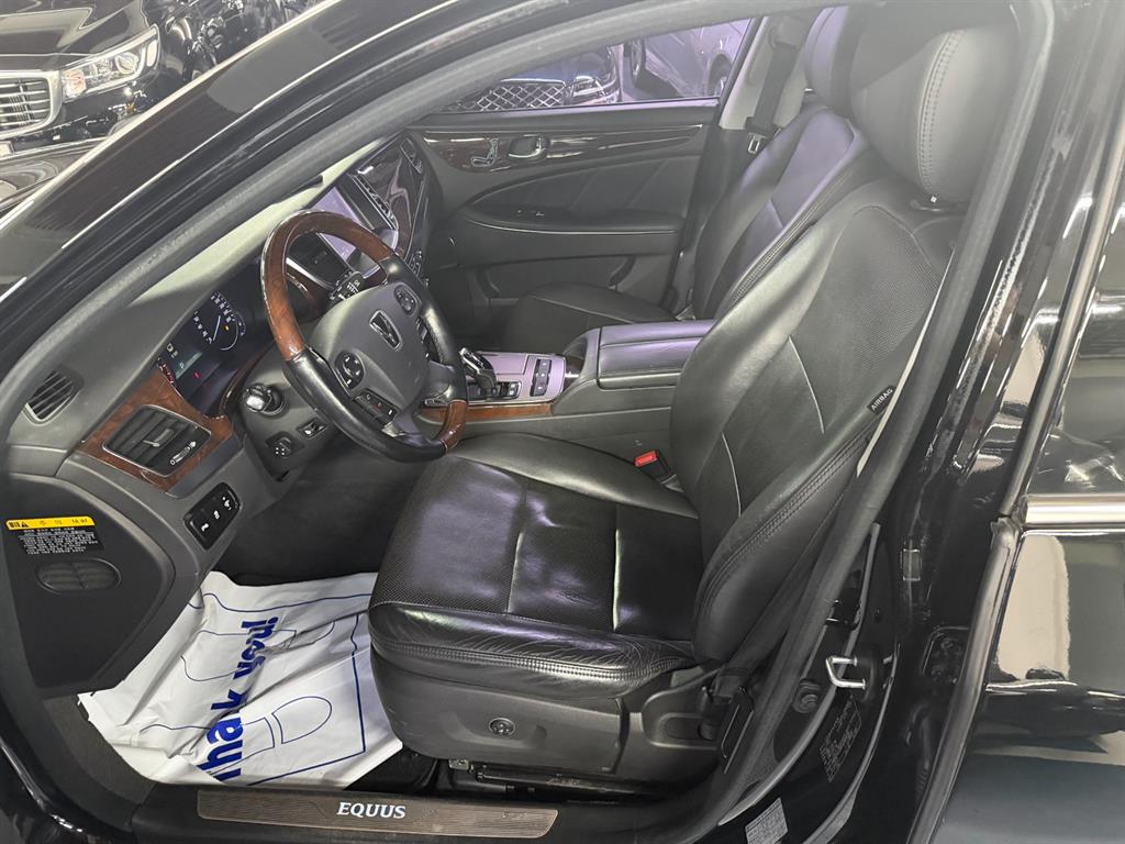 HYUNDAI Equus - Vista 8