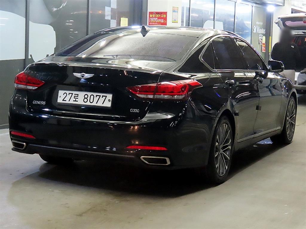 HYUNDAI Genesis - Vista 4