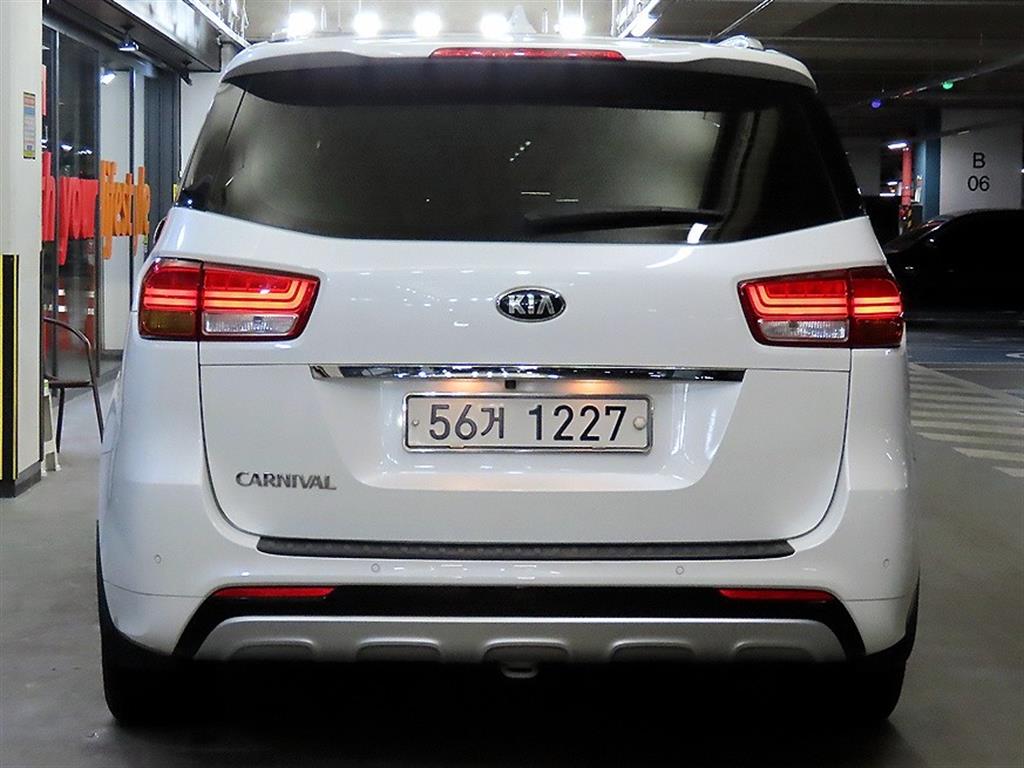KIA Carnival - Vista 5
