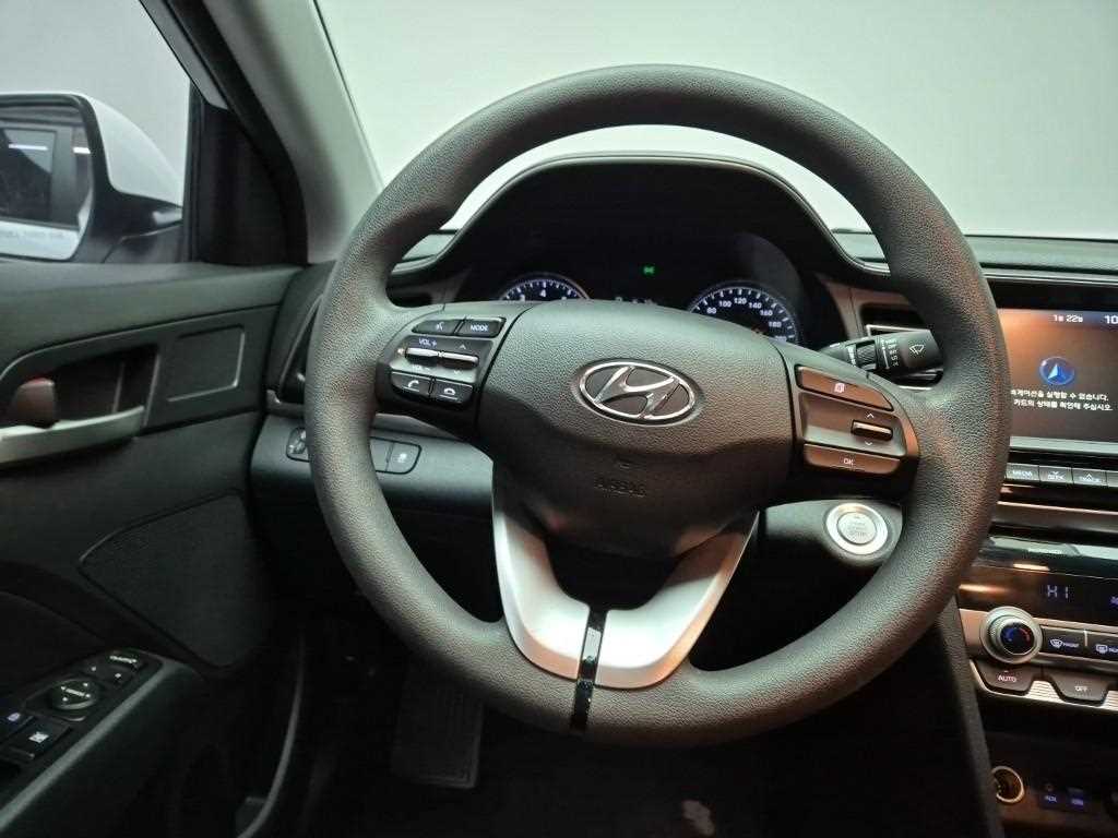 HYUNDAI Avante - Vista 9