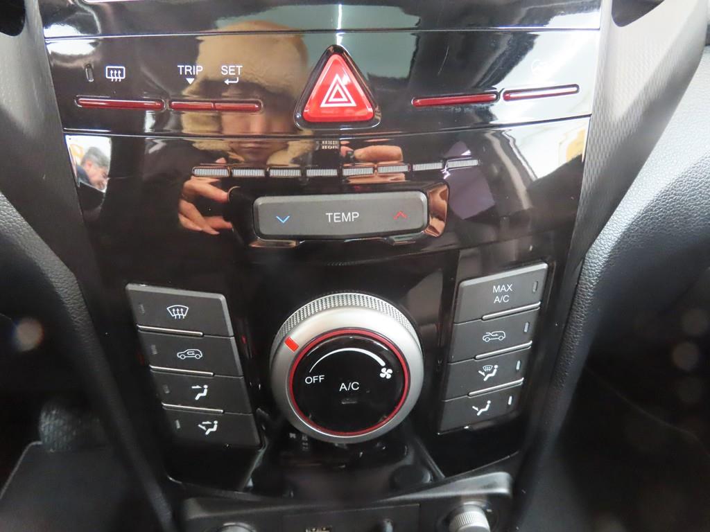 Ssangyong Tivoli - Vista 12