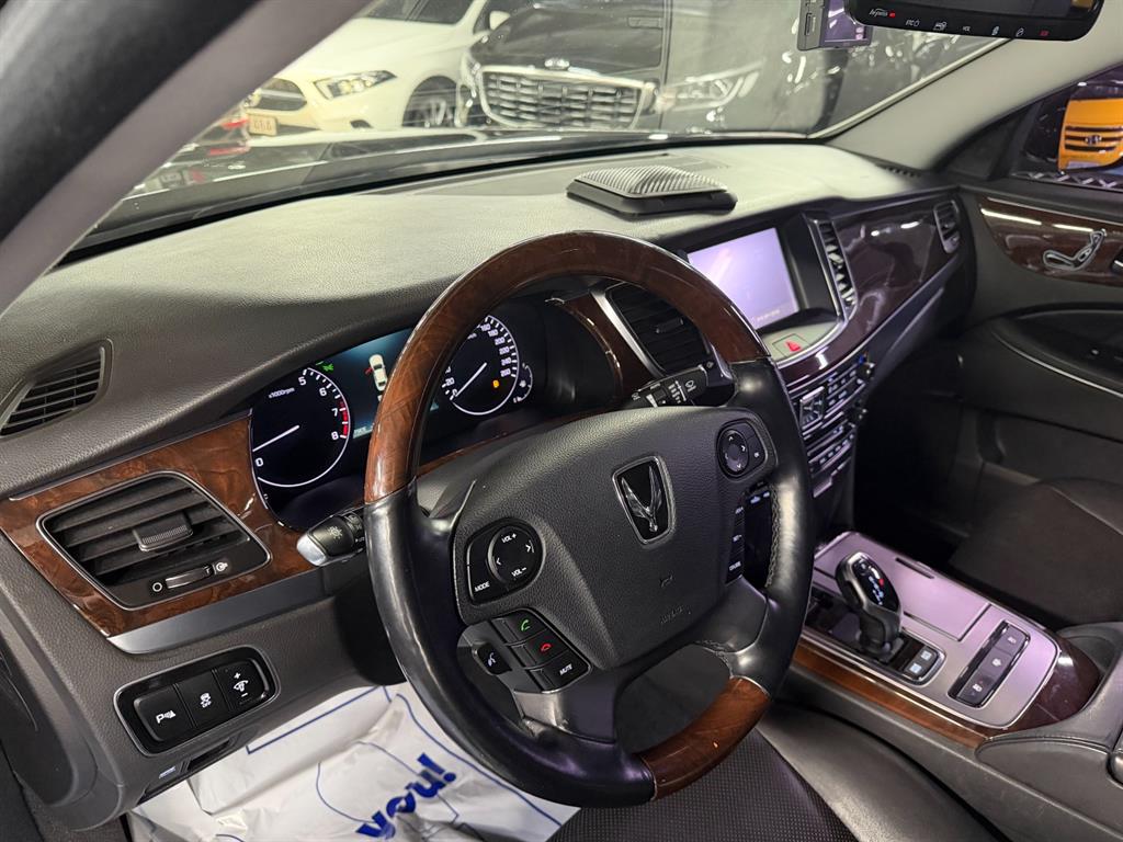 HYUNDAI Equus - Vista 10
