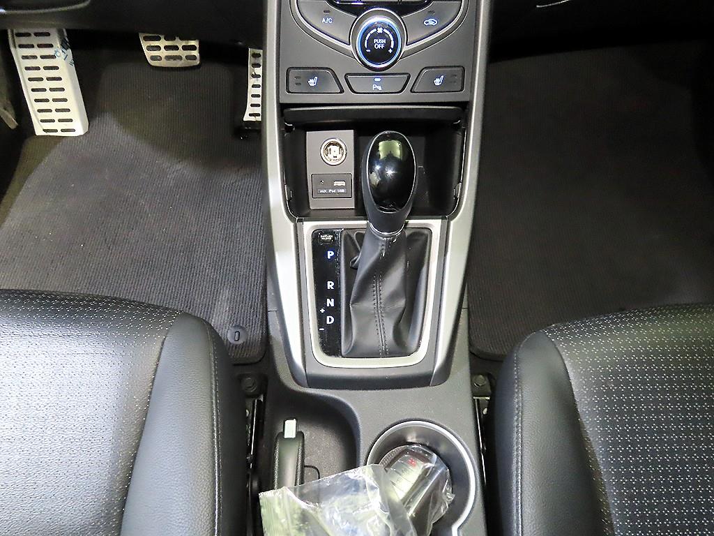 HYUNDAI Avante - Vista 12