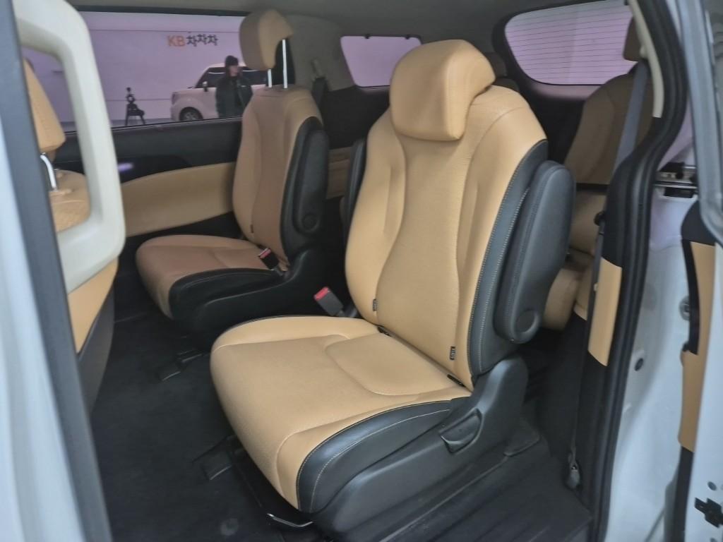 KIA Carnival - Vista 10