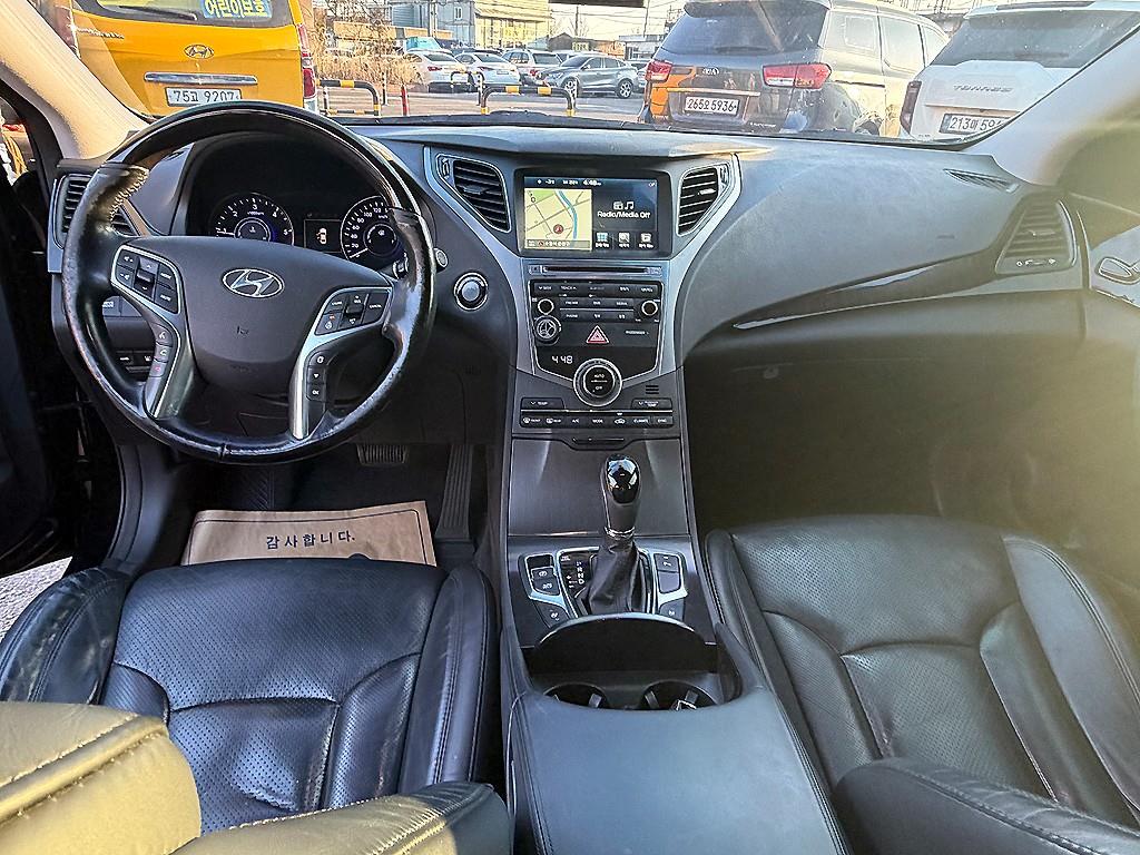 HYUNDAI Grandeur - Vista 5