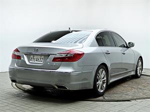 HYUNDAI Genesis - Vista 8