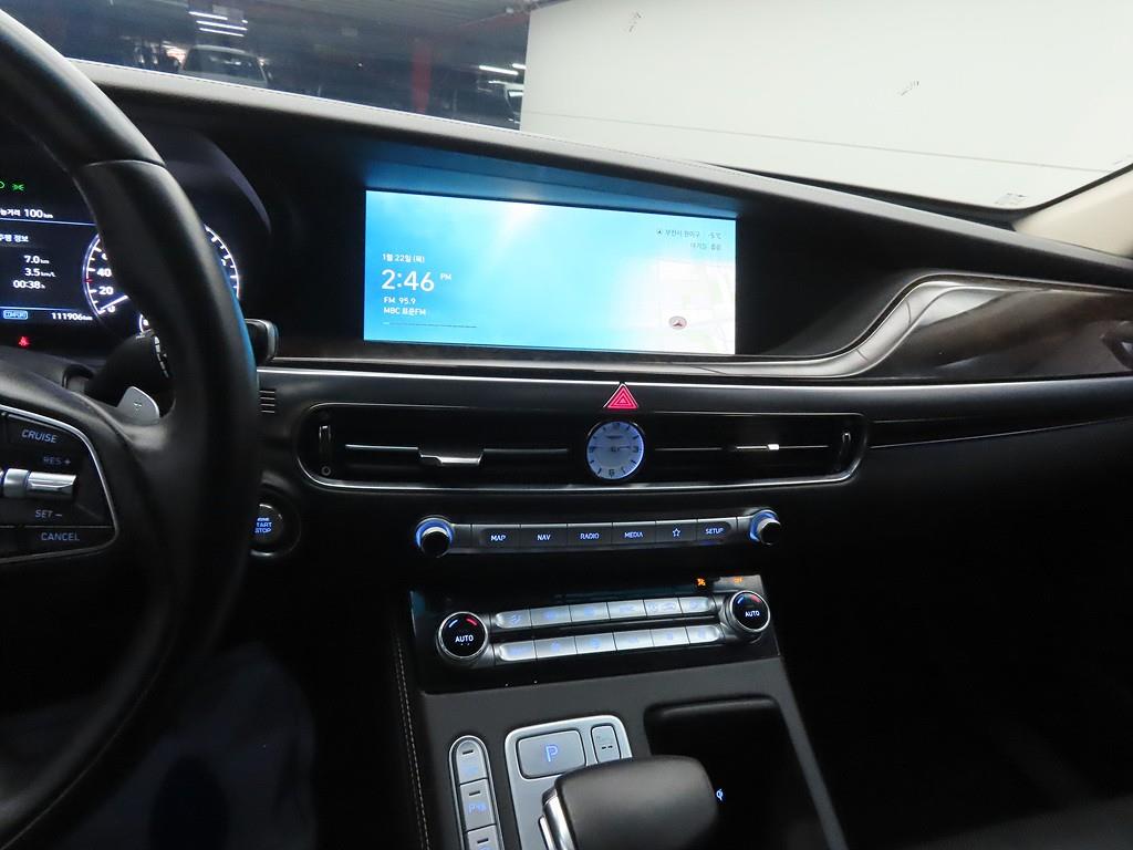 Genesis G90 - Vista 10