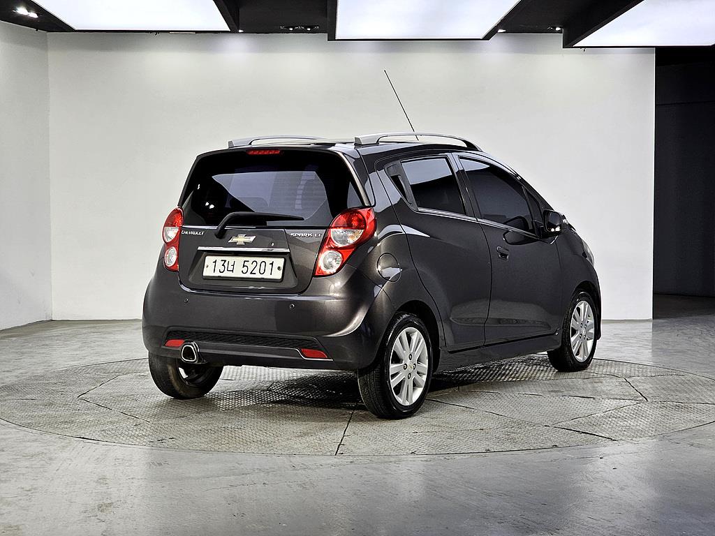 Chevrolet Spark - Vista 4