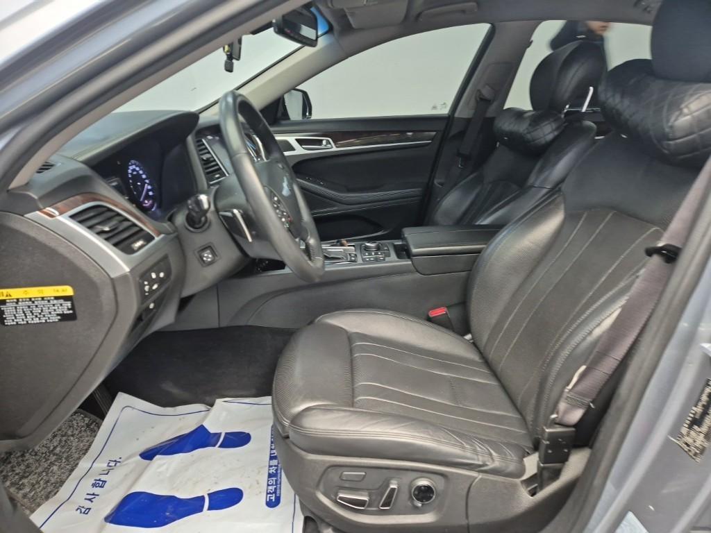 HYUNDAI Genesis - Vista 11