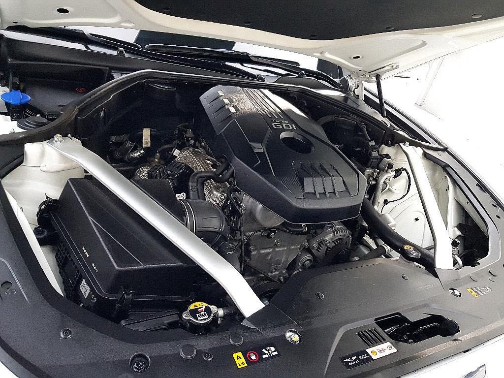 Genesis G70 - Vista 6