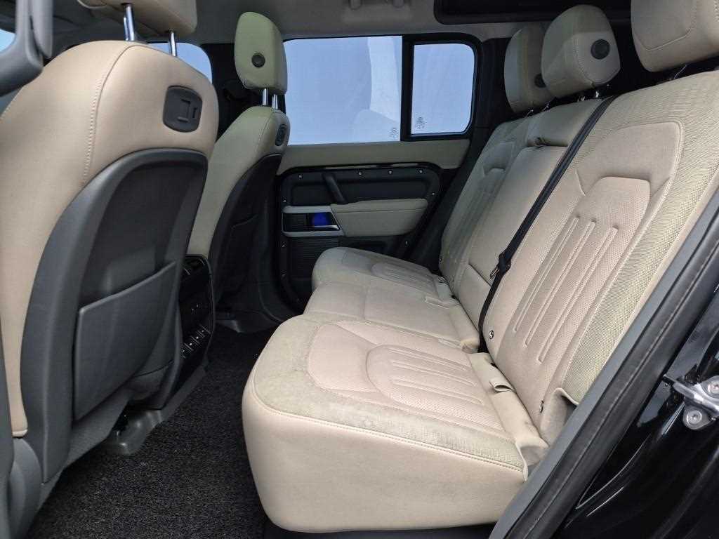 Land Rover Defender - Vista 12