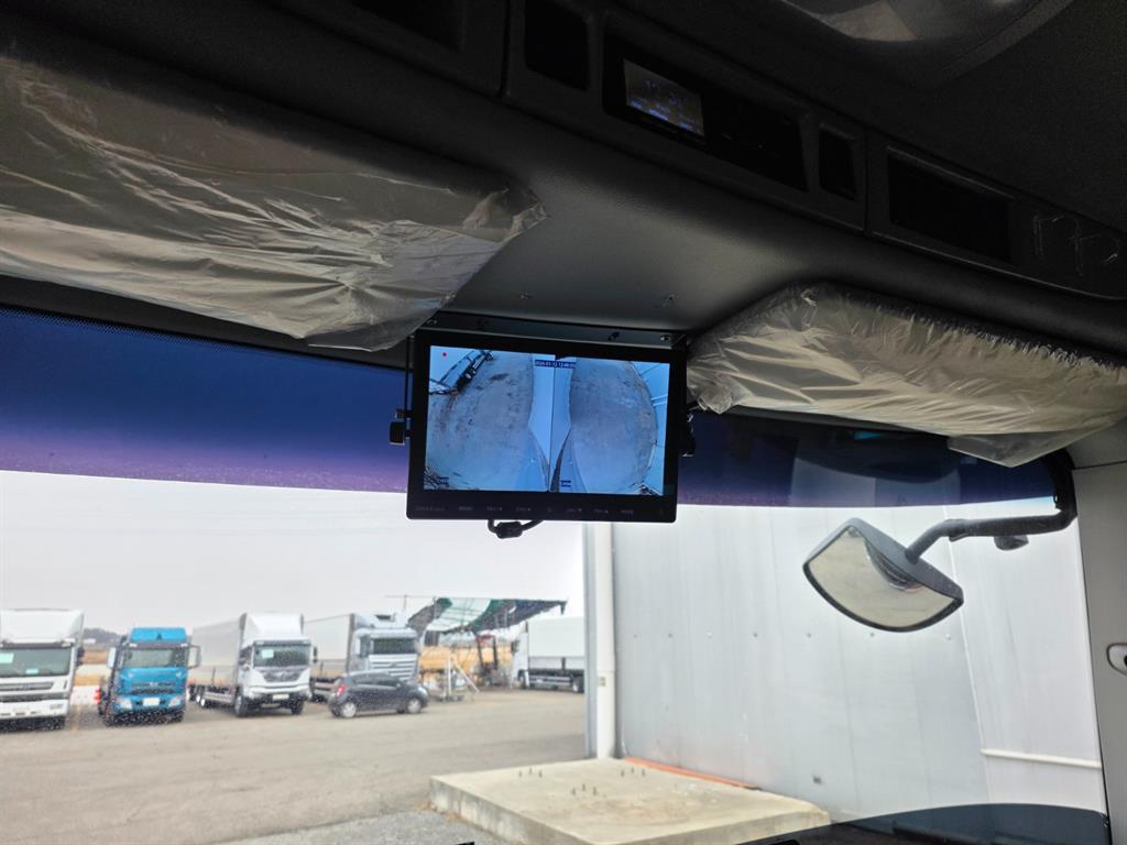 medium and large cargo truck - Vista 11