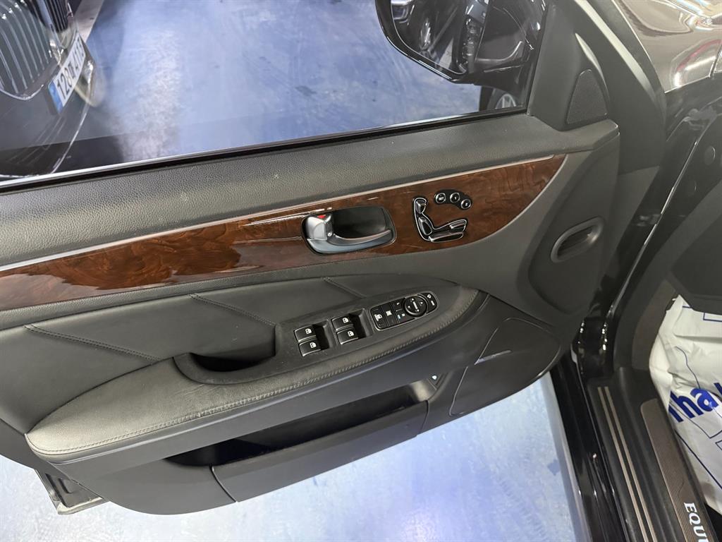 HYUNDAI Equus - Vista 9