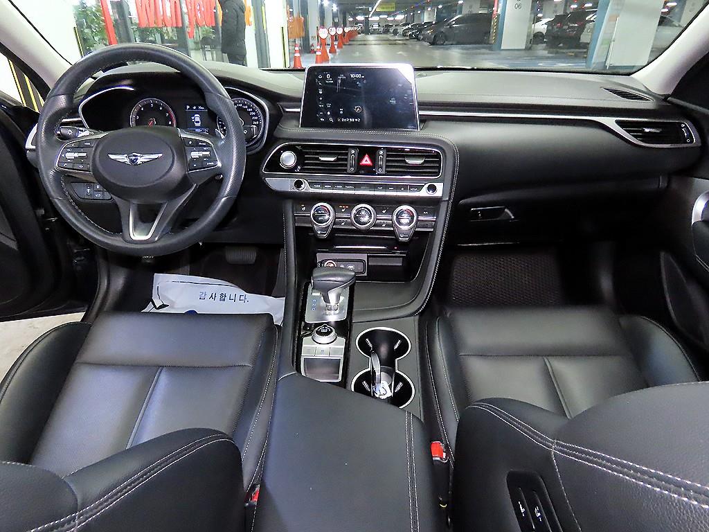 Genesis G70 - Vista 10