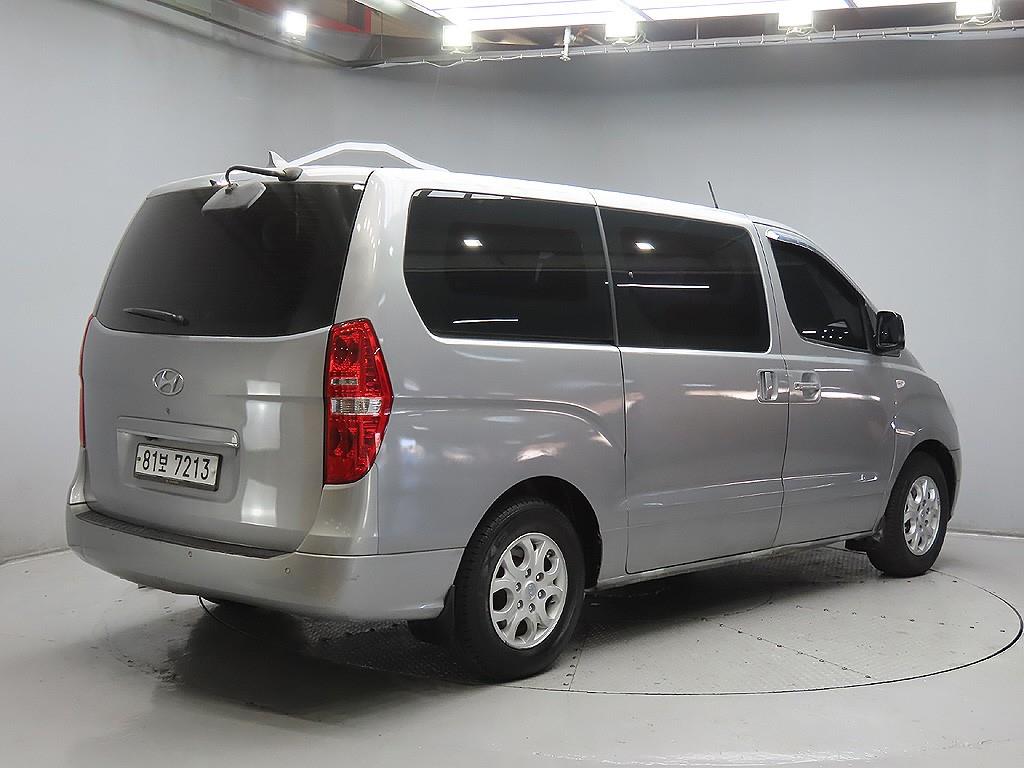 HYUNDAI Starex - Vista 7