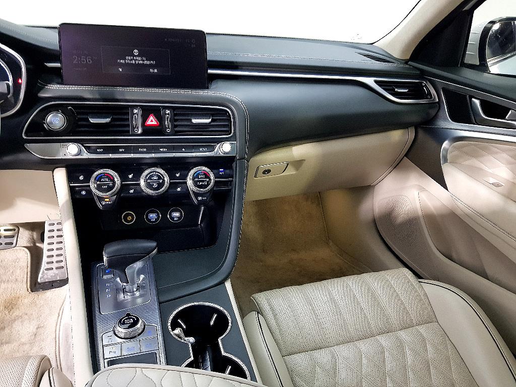 Genesis G70 - Vista 10