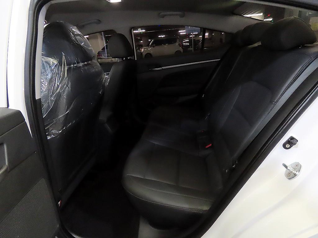 HYUNDAI Avante - Vista 7