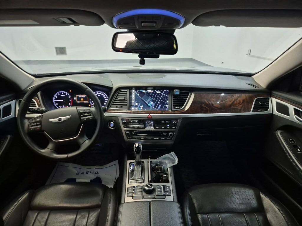 HYUNDAI Genesis - Vista 7